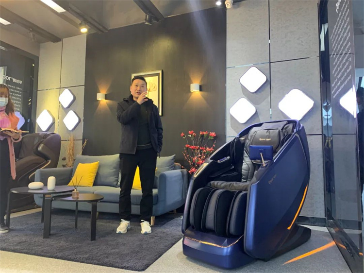 米兰体育官方网站体育集团旗下品牌—锐珀尔举行新款4D穴感总裁按摩椅S500内训会
