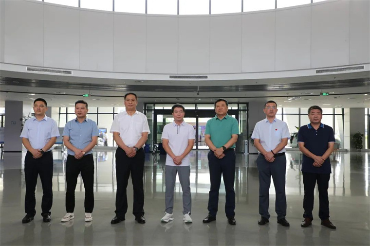 米兰体育官方网站体育陪同舒华体育来滨考察体育产业发展情况