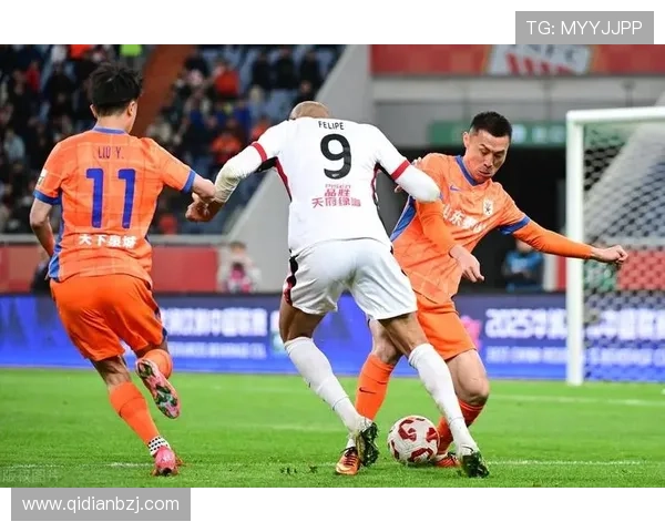 山东泰山防线频频被打穿,站位漏洞显现对赛季稳定性面临考验